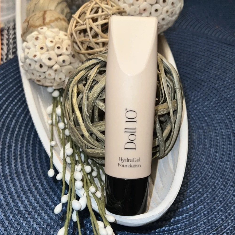 Doll 10 HydraGel Foundation - Light/Medium